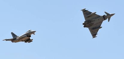 Unos Eurofighters, fabricados entre Reino Unido, España, Alemania e Italia, en una exhibición aérea saudí en 2017.