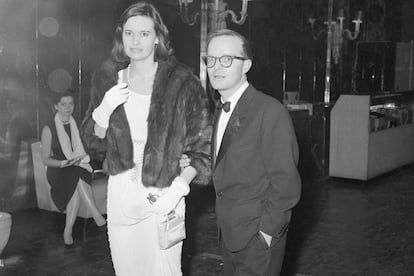 Gloria Vanderbilt junto a Truman Capote.