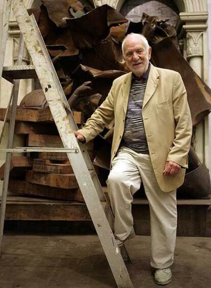 El escultor Anthony Caro, en su estudio londinense.