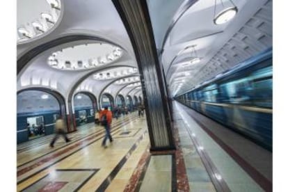 La estación Mayakóvskaya, proyectada por el arquitecto ruso Alexey Dushkin para el metro de Moscú.