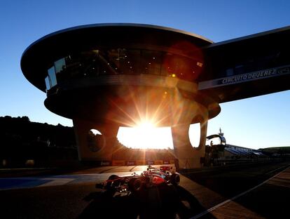 Jenson Button prueba su McLaren en Jerez.