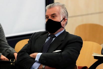 El extesorero del PP Luis Bárcenas durante la primera sesión del juicio de los papeles de Bárcenas, el pasado 8 de febrero.