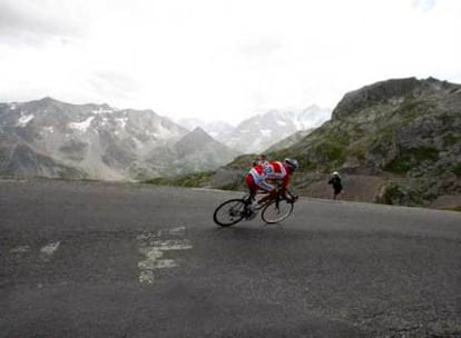 Juan Mauricio Soler, ayer bajando los Alpes.