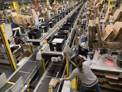 Trabajadores en las instalaciones de Amazon en Illescas, Toledo.