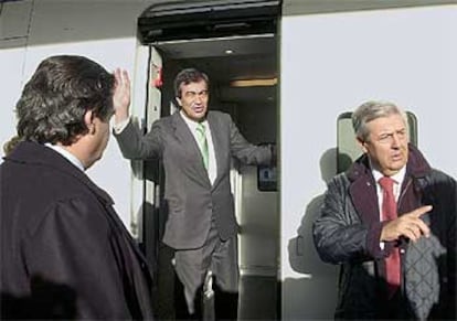 Francisco Álvarez-Cascos, durante la inauguración del servicio Altaria Madrid-Pamplona de Renfe, la pasada semana.