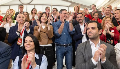 Diana Morant y Pedro Sánchez (en el centro), durante la clausura del congreso del PSV celebrado este domingo en Benicàssim