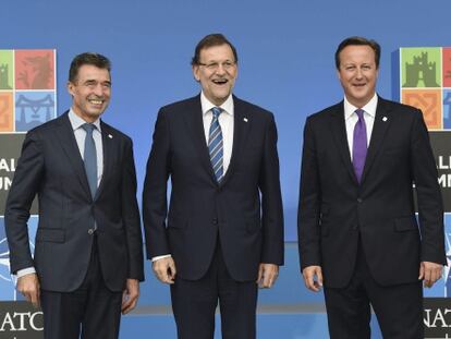El secretario general de la OTAN, Rajoy y el primer ministro británico en Newport, el 4 de septiembre