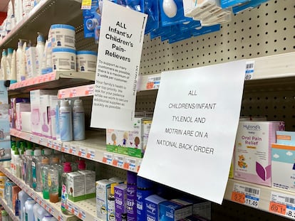 Un aviso del racionamiento de dos antipiréticos para niños, el 18 de diciembre en una farmacia de Greenlawn (Nueva York).