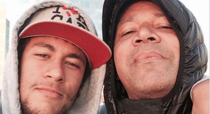 Neymar con su padre en una imagen colgada en Instagram.