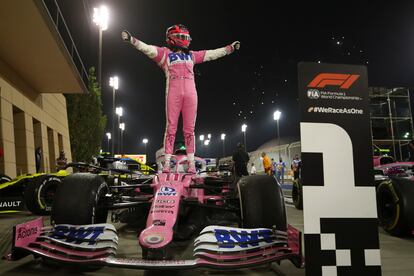 Sergio Pérez celebra su triunfo en el Gran Premio de Sakhir el pasado 6 de diciembre.