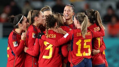 La selección española celebrando el cuarto gol del partido.