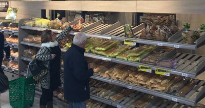 Expositor de pan en un supermercado de Mercadona