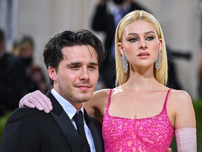 Brooklyn Beckham y Nicola Peltz, a su llegada a la gala del Met, en septiembre de 2021.