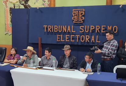 Comparecencia de los integrantes del Tribunal Supremo Electoral de Guatemala, este domingo.