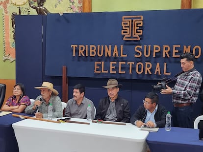 Comparecencia de los integrantes del Tribunal Supremo Electoral de Guatemala, este domingo.