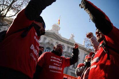 Concentraci&oacute;n de trabajadores de Coca-Cola frente al Tribunal Supremo 