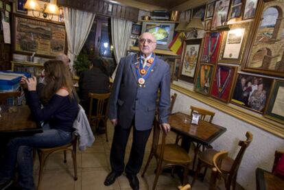 Félix Martín Badiola, en su restaurante Félix El Segoviano, de Navacerrada, en el que colgó sus opiniones sobre el alcalde.