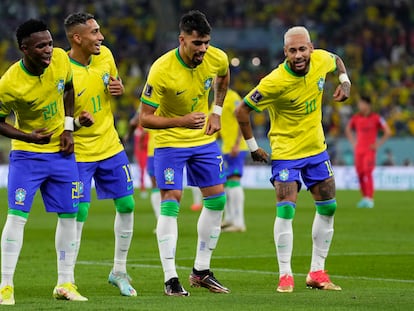 Desde la izquierda, Vinicius, Raphinha, Paquetá y Neymar celebran un gol el pasado lunes en el partido de Brasil ante Corea del Sur, en Doha.