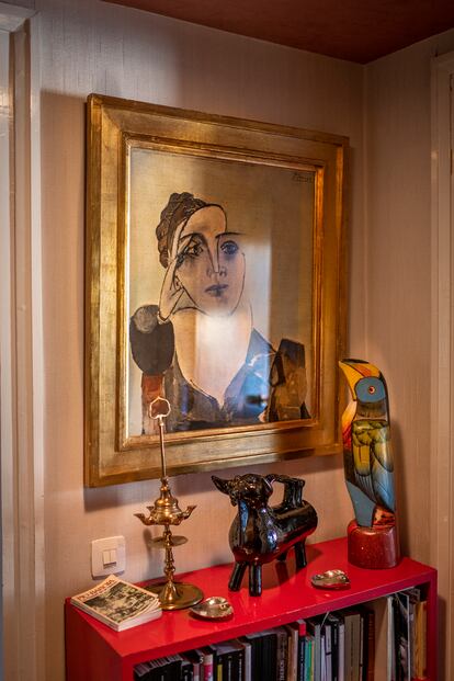 Reproducción en tirada limitada de un retrato de Dora Maar, en el salón de la casa de José Luis Galicia. 