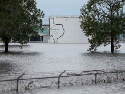 Dos explosiones en una planta química de Texas tras el paso de ‘Harvey’