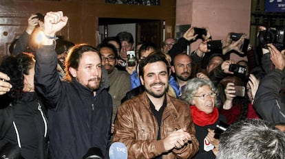 Pablo Iglesias (left) and Alberto Garzón.