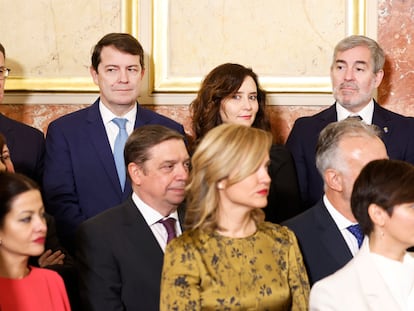 En la fila del fondo, Alberto Núñez Feijóo, Alfonso Fernández Mañueco, Isabel Díaz Ayuso y Fernando Clavijo, el pasado miércoles en el acto del 45º aniversario de la Constitución celebrado en el Congreso.