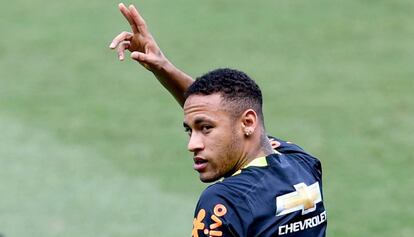 Neymar, en el entrenamiento de Brasil.