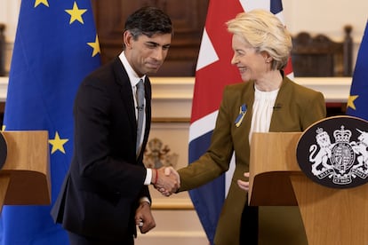 El primer ministro británico, Rishi Sunak, y la presidenta de la Comisión Europea, Ursula von der Leyen, el lunes en Windsor.
