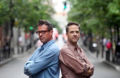 John Convertino y Joey Burns, miembros de Calexico, fotografiados en Madrid.