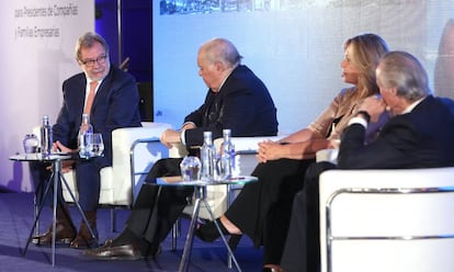 De izquierda a derecha, Juan Luis Cebrián, Enrique Iglesias, Trinidad Jiménez y Josep Piqué en el I Congreso Iberoamericano para Presidentes de Compañías y Familias Empresarias