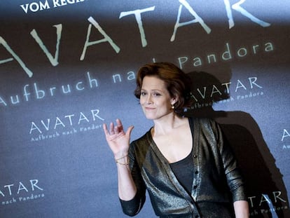 Sigourney Weaver ha asistido junto a la actriz Zoe Saldana y el director James Cameron al pase en Berlín de su última película <i>Avatar</i>. La cinta se estrenará en los cines alemanes el 17 de diciembre.