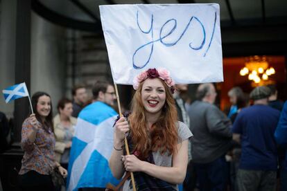 Los activistas de Edimburgo, a favor de la independencia de Escocia intentan ganarse a los votantes indecisos ante el histórico referéndum del jueves. 