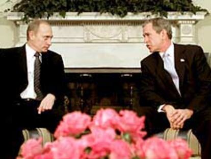 Vladímir Putin y George W. Bush, en el Despacho Oval de la Casa Blanca.