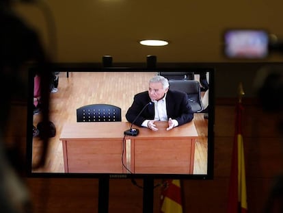 El exalcalde de Alicante, Luis Díaz Alperi, durante su declaración en el juicio.