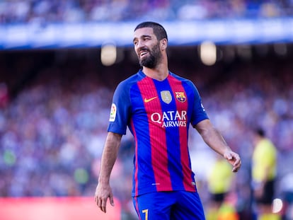 El exfutbolista, Arda Turan, durante un partido en el Camp Nou el año 2016.