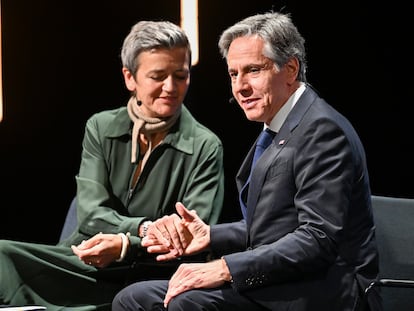 La comisaria europea Margrethe Vestager y el secretario de Estados Unidos Antony Blinken durante la reunión del Consejo de Comercio y Tecnología UE-EE UU.