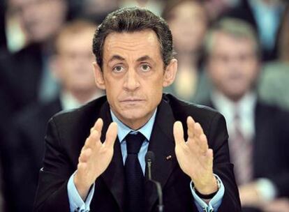 El presidente francés, Nicolas Sarkozy, durante un debate con sus ministros en el este de Francia