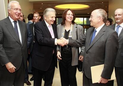 El presidente del BCE, Jean-Claude Trichet, y el gobernador del Banco de España, Miguel Fernández Ordóñez.