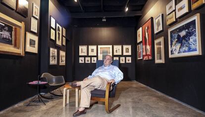 Alejandro Sales, ayer en su galería barcelonesa.