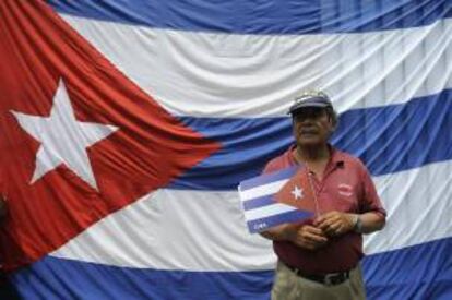 La misión diplomática de La Habana en Washington informó de que tanto la Sección de Intereses como la misión permanente de Cuba ante la ONU han perdido la capacidad de realizar depósitos en su entidad financiera, el banco M & T, y a partir del 1 de marzo se quedarán sin cuenta bancaria. EFE/Archivo