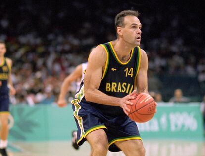 Oscar Schmidt, con Brasil ante Puerto Rico en los Juegos Olímpicos de 1996.