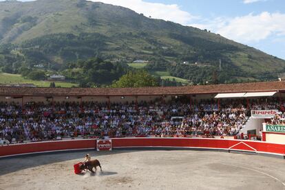 Vista general de la plaza de toros de Azpeitia, donde hoy se inicia la feria de San Ignacio.