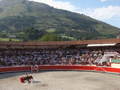 Vista general de la plaza de toros de Azpeitia, donde hoy se inicia la feria de San Ignacio.