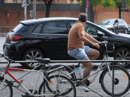La bicicleta ha ido ganando pulso en España durante la actual crisis sanitaria como un medio de transporte ideal para desplazarse por pueblos y ciudades.