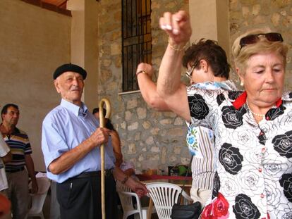 Fuimos a las fiestas de un pueblo inundado por un pantano