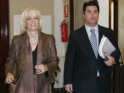 Teófila Martínez e Ignacio Romaní, ayer en Cadíz.