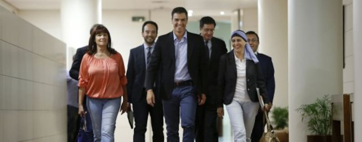 Leves críticas al uso de la bandera en un acto del PSOE | Política | EL ...