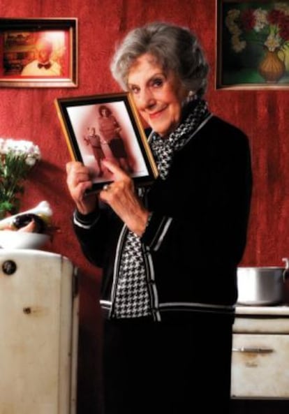 La actriz María Isbert, interpretando a la madre de Filemón en la película 'La gran aventura de Mortadelo y Filemón' (2002).