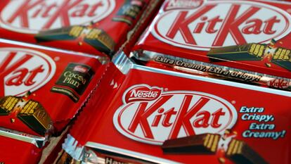 Varias barritas de KitKat, de la marca suiza Nestlé.