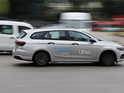 Un VTC circula por Madrid, a 8 de junio de 2023.